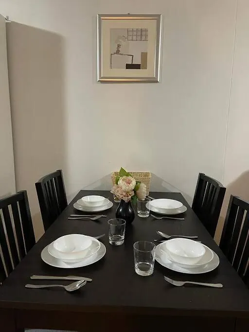 City Apartment - Free Parking, 3 Bedrooms And 2 Bathrooms Adelaide